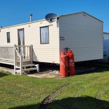 Lovely Caravan At Ingoldmells Just Behind Sealands Leilighet Eksteriør bilde
