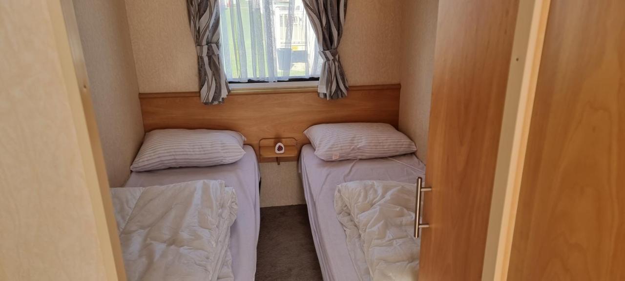 Lovely Caravan At Ingoldmells Just Behind Sealands Leilighet Eksteriør bilde