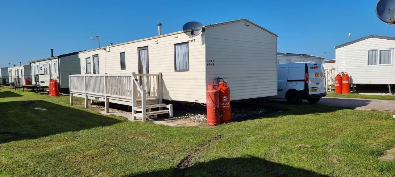 Lovely Caravan At Ingoldmells Just Behind Sealands Leilighet Eksteriør bilde